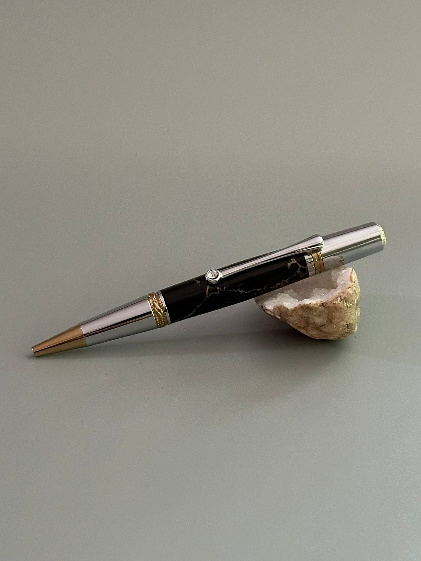 The Majestic Squire – Artisan Twist Pen